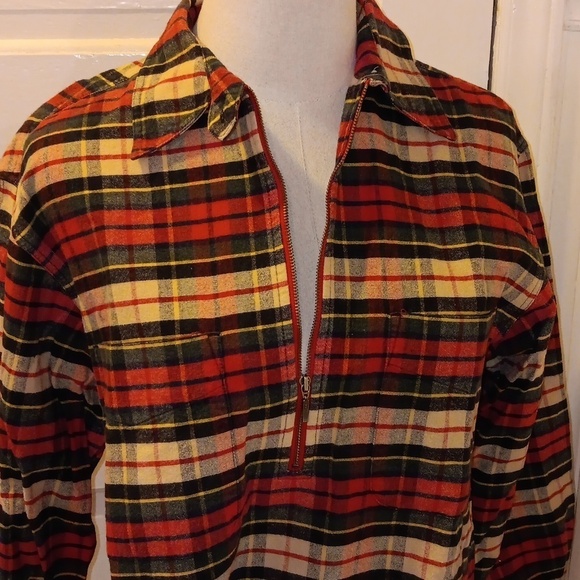 Eddie Bauer small plaid woman's flannel shirt - Picture 2 of 3